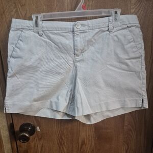 Old Navy Women's Tan Shorts.    Box 28